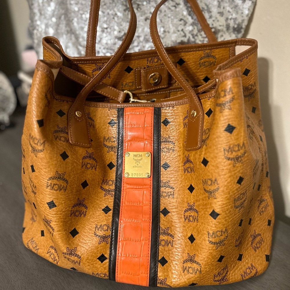 AUTHENTIC MCM TOTE. It’s in EUC. One small call out inside. Clean.